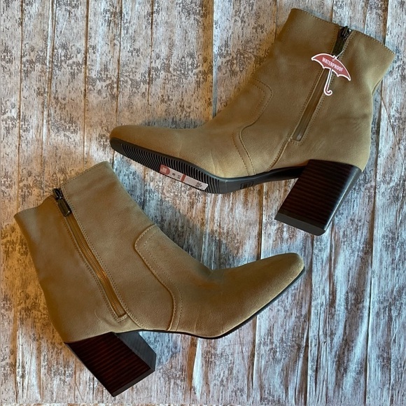 NEW w/o box Blondo Taupe Waterproof Suede Sadie Ankle Boots Women's Size 11 B - Picture 8 of 11